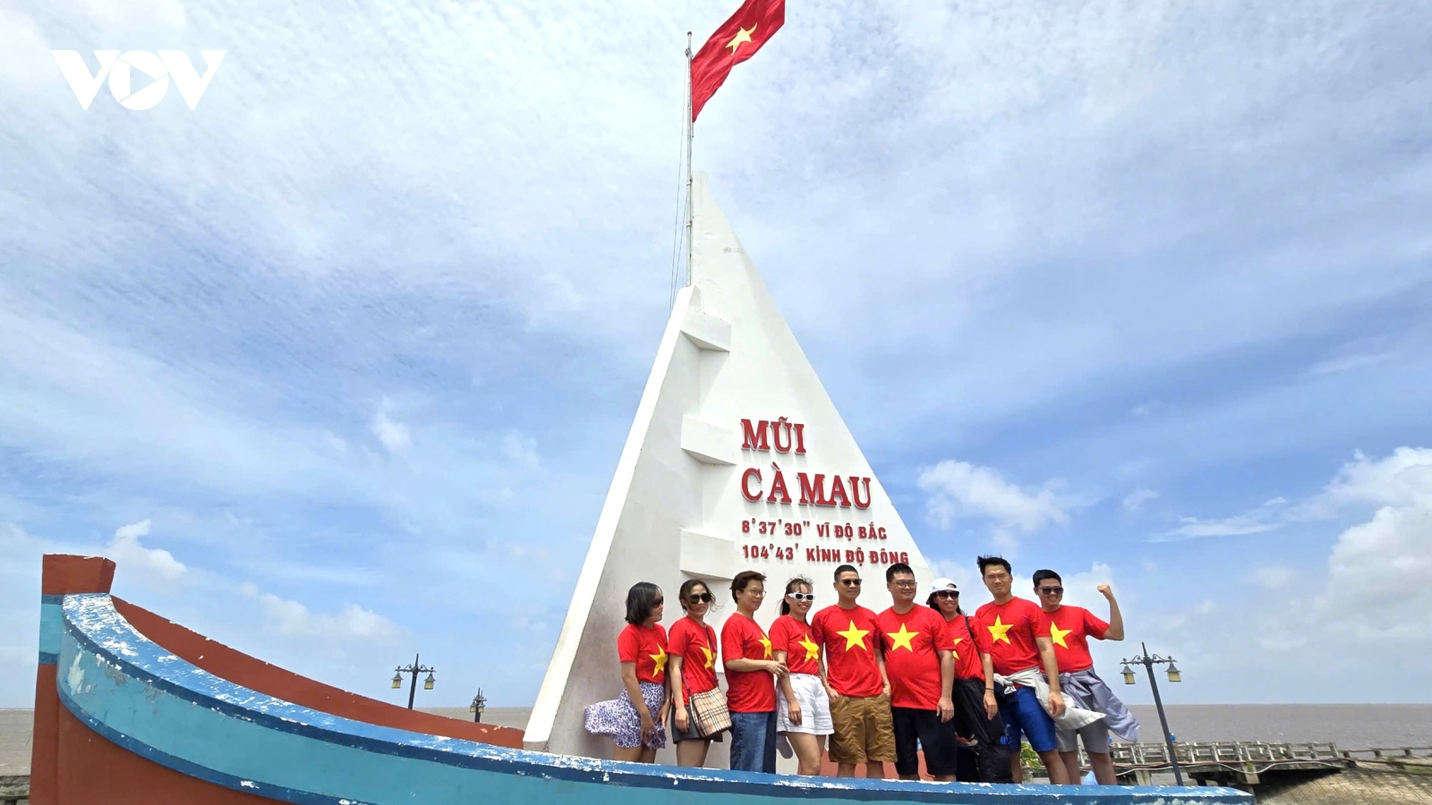 Bắn pháo hoa tầm cao chào mừng Cà Mau và Bạc Liêu về một nhà