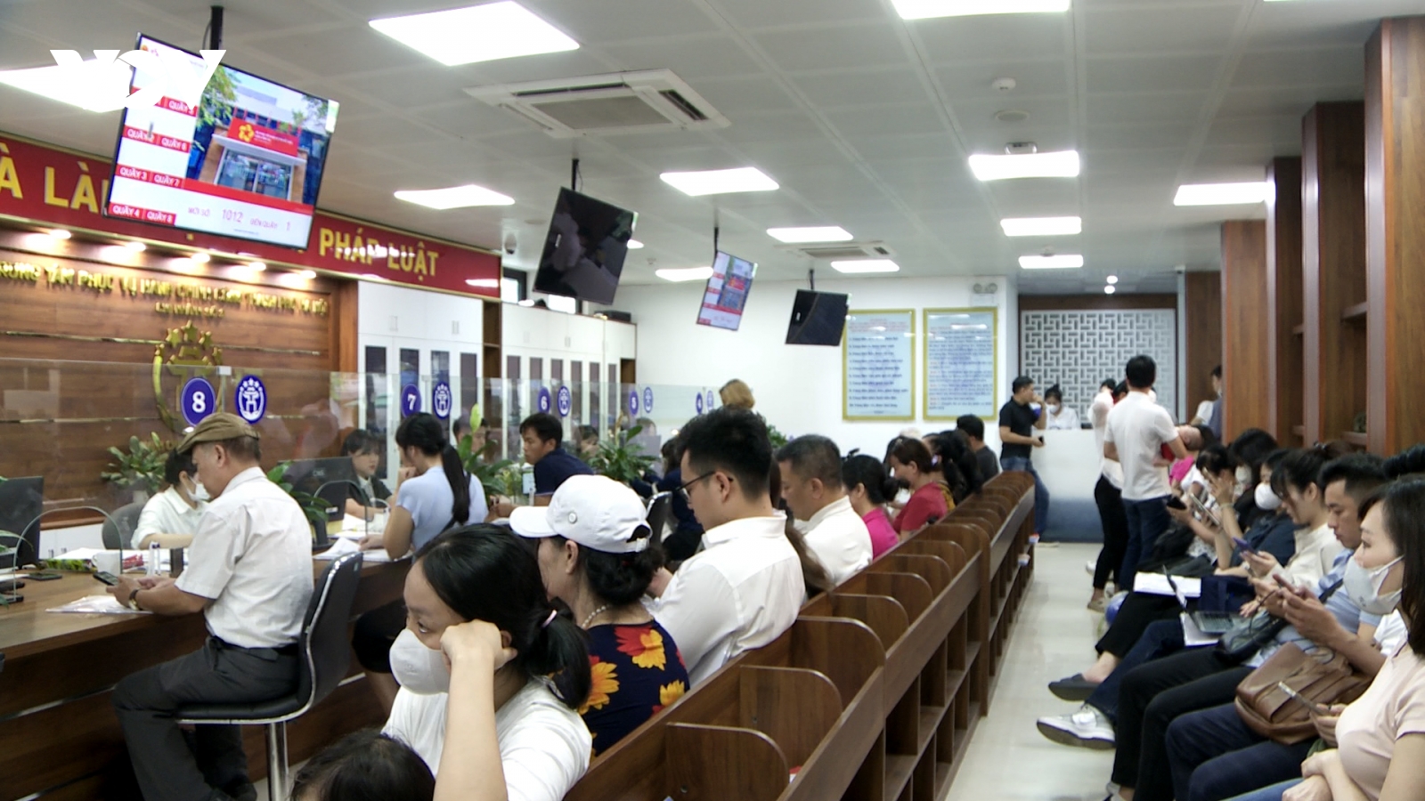 Chính quyền địa phương 2 cấp tại Hà Nội ngày đầu vận hành thử ra sao?