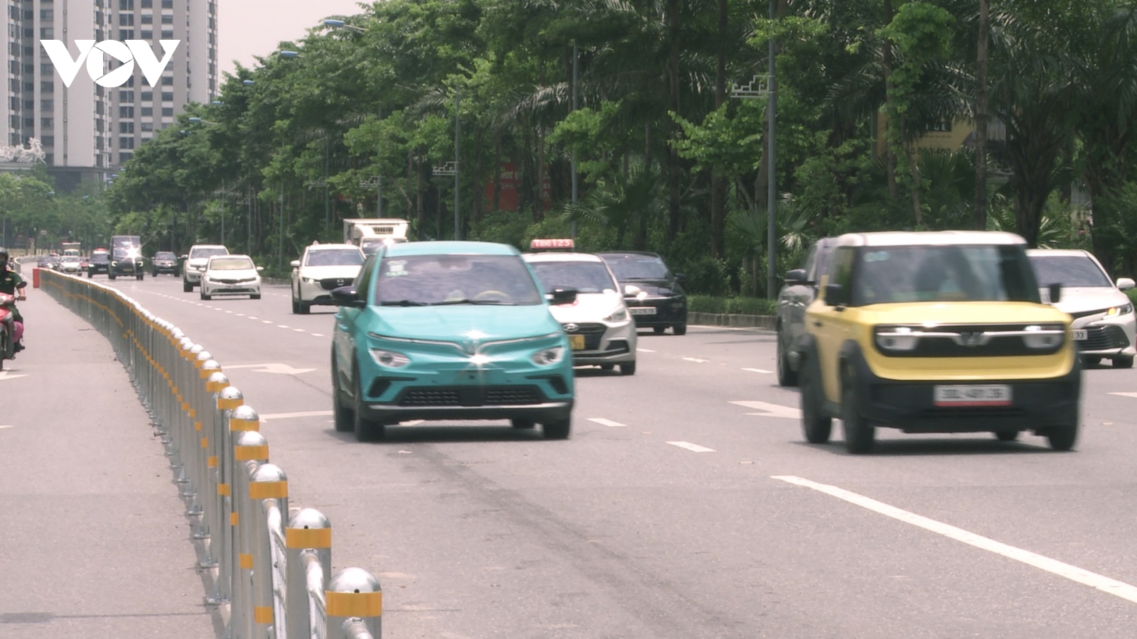 Phân làn giao thông: Người dân ủng hộ nhưng cần đồng bộ