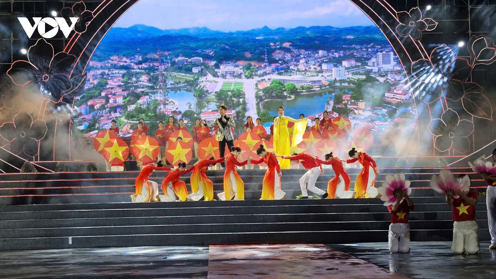 Yên Bái tổ chức chương trình nghệ thuật chào mừng thành lập tỉnh Lào Cai mới