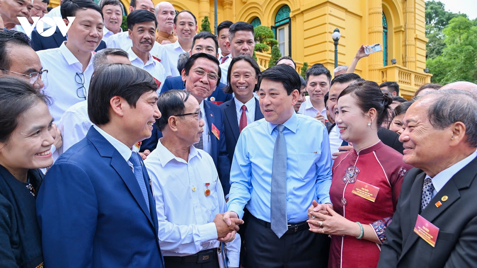 Chủ tịch nước Lương Cường gặp mặt nghệ nhân làng nghề tiêu biểu toàn quốc