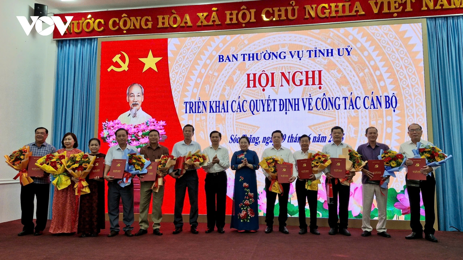 Sóc Trăng công bố quyết định nghỉ hưu cho 63 cán bộ chủ chốt