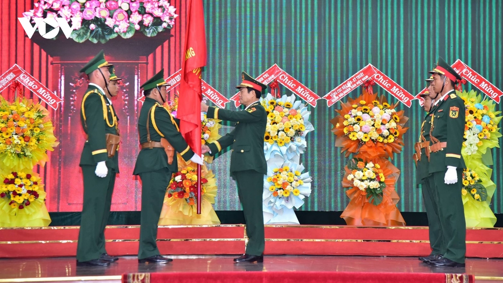 Đại tướng Nguyễn Tân Cương dự Lễ công bố quyết định cho các đơn vị thuộc Quân khu 9