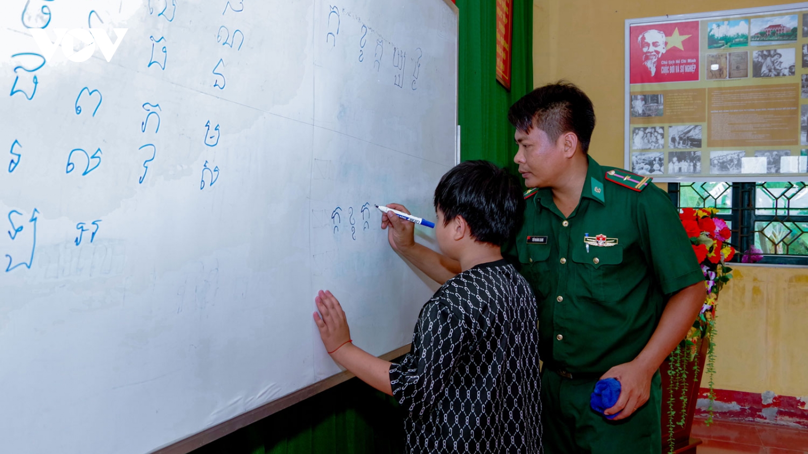 BĐBP Sóc Trăng mở lớp dạy chữ Khmer cho học sinh khu vực biên giới biển