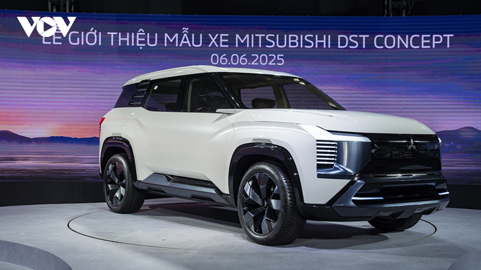 Khám phá Mitsubishi DST Concept vừa được giới thiệu tại Việt Nam