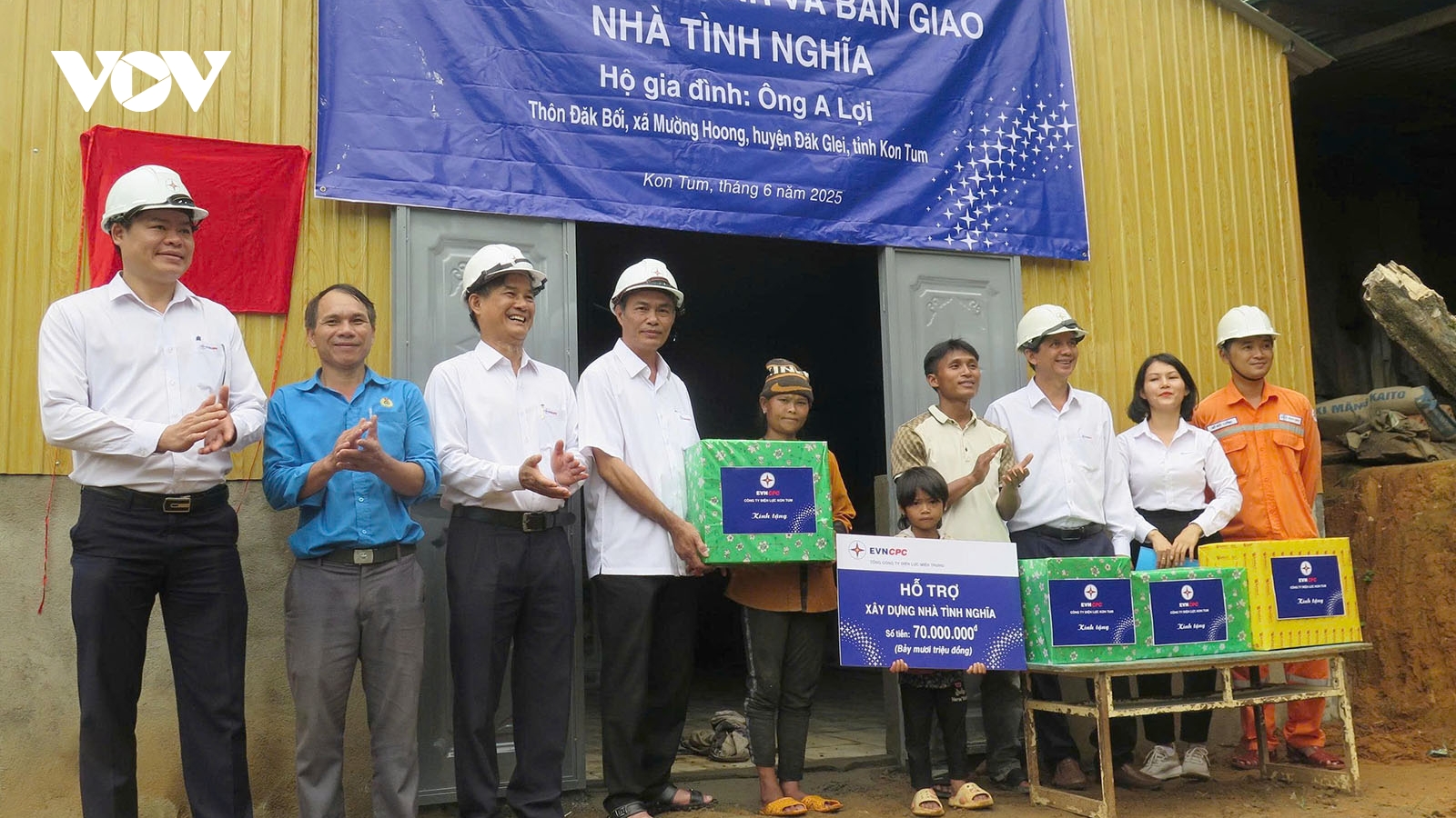 Gần 2.000 hộ dân Kon Tum được ở nhà mới, thoát cảnh nhà tạm