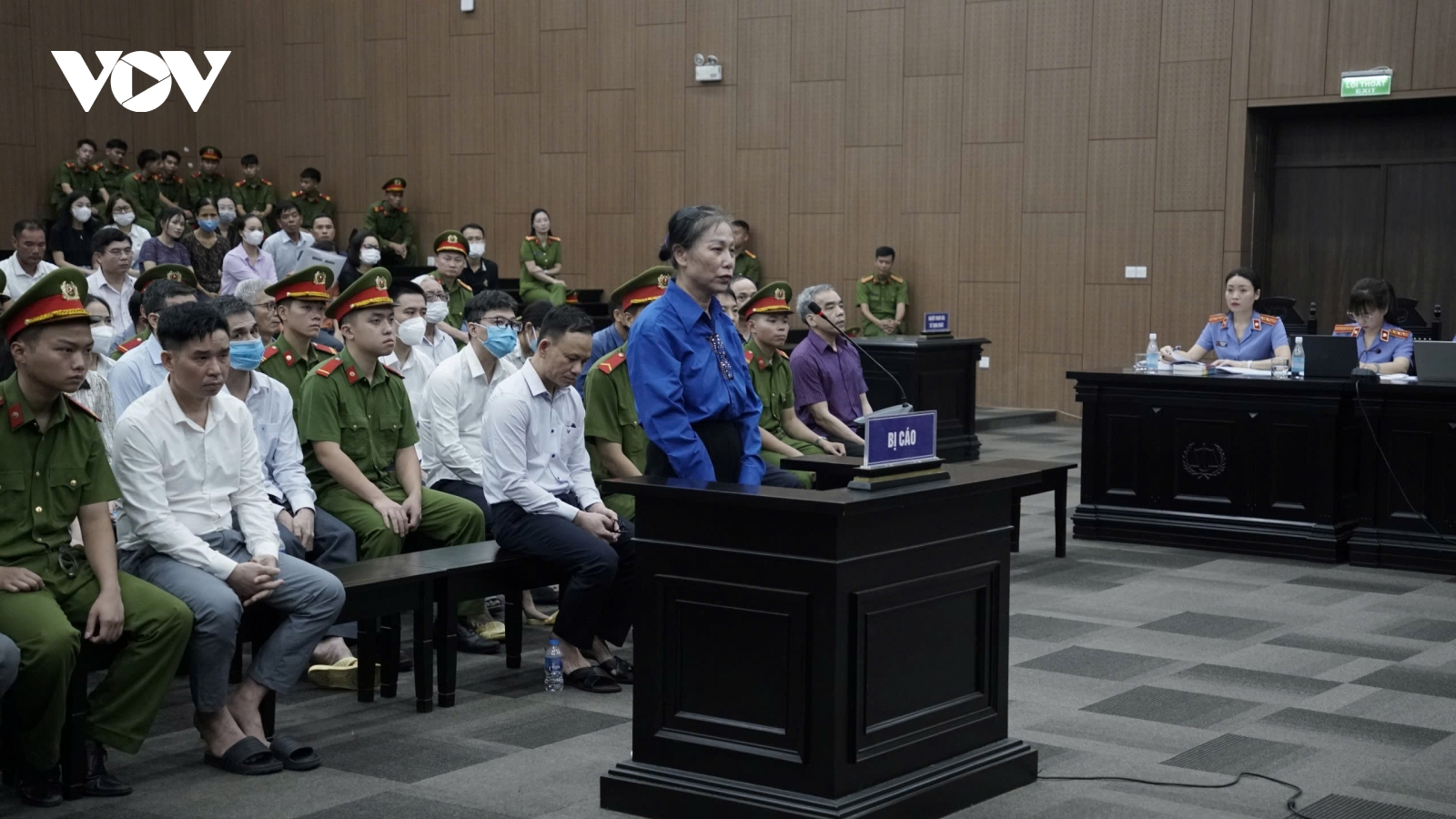 Cựu Bí thư Hoàng Thị Thuý Lan "mắc nhiều bệnh", xin được ngồi khi xét xử