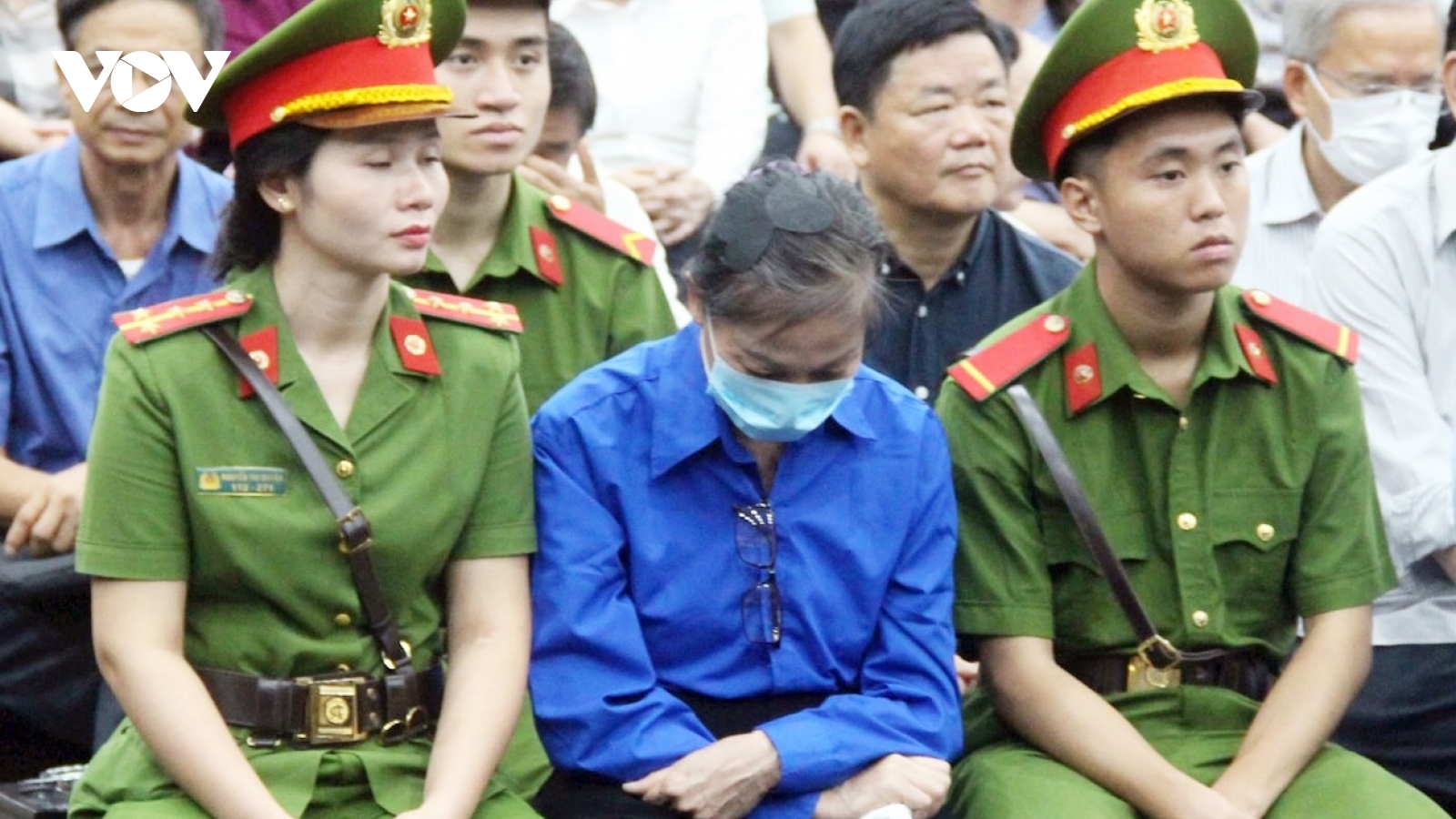 Bị cáo Nguyễn Văn Hậu, Hoàng Thị Thuý Lan cùng bật khóc tại toà xin giảm nhẹ án