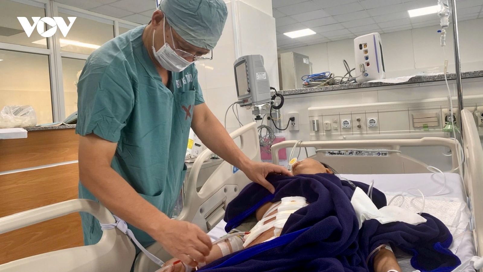 Bệnh viện Vũng Tàu phẫu thuật thành công khối u xơ tử cung gần 5kg