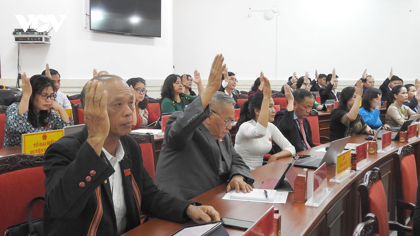 Kon Tum hỗ trợ 25 triệu đồng mỗi cán bộ đến tỉnh mới Quảng Ngãi làm việc