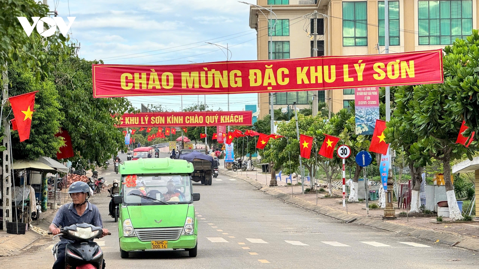 Những hình ảnh ấn tượng ngày công bố các nghị quyết, quyết định sáp nhập đơn vị hành chính