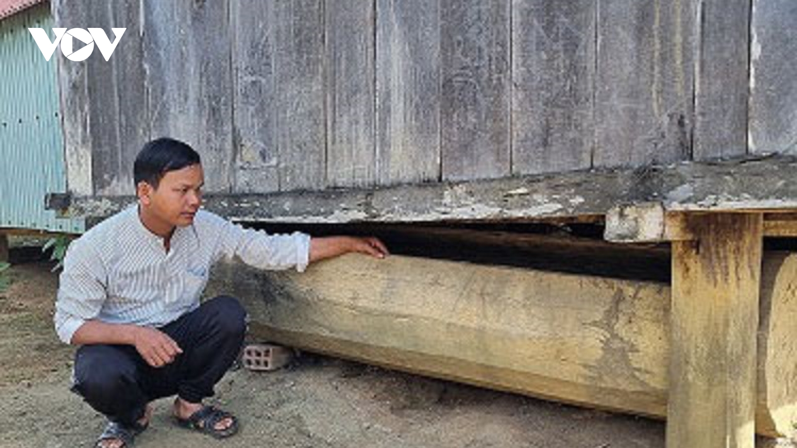 Người Bana trữ quan tài dưới gầm nhà: Quan tài mục đi, sự sống ở lại