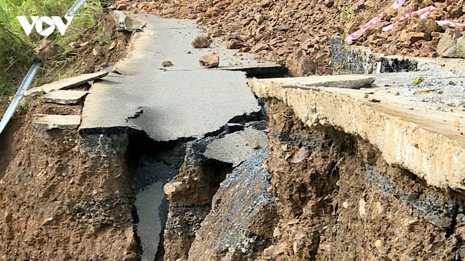 Mưa lớn kéo dài gây sụt lún nghiêm trọng trên tỉnh lộ 131 tại Lai Châu