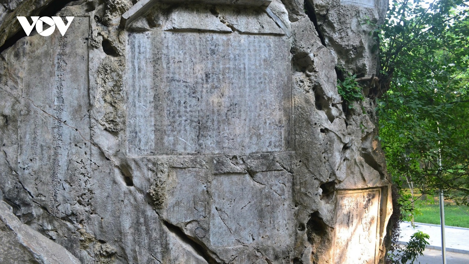Văn khắc Hán Nôm núi Non Nước - Tiềm năng di sản tư liệu