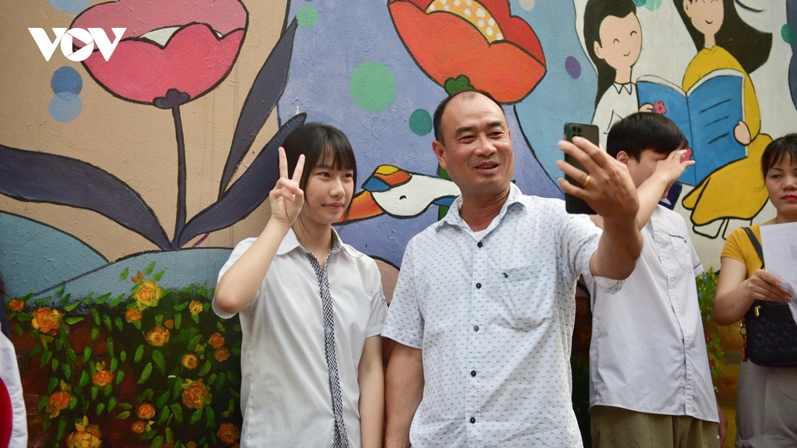 Gần 100% thí sinh Hà Nội dự thi môn Toán, không có cán bộ coi thi vi phạm quy chế