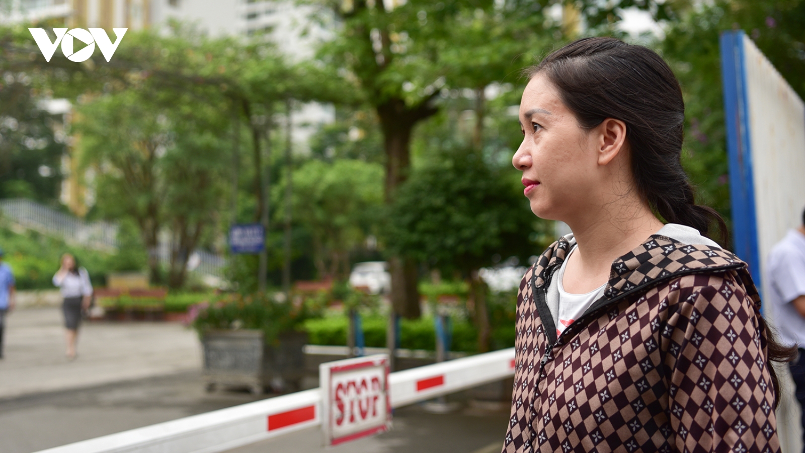 Phụ huynh "thở phào" sau khi con kết thúc kỳ thi lớp 10 chuyên