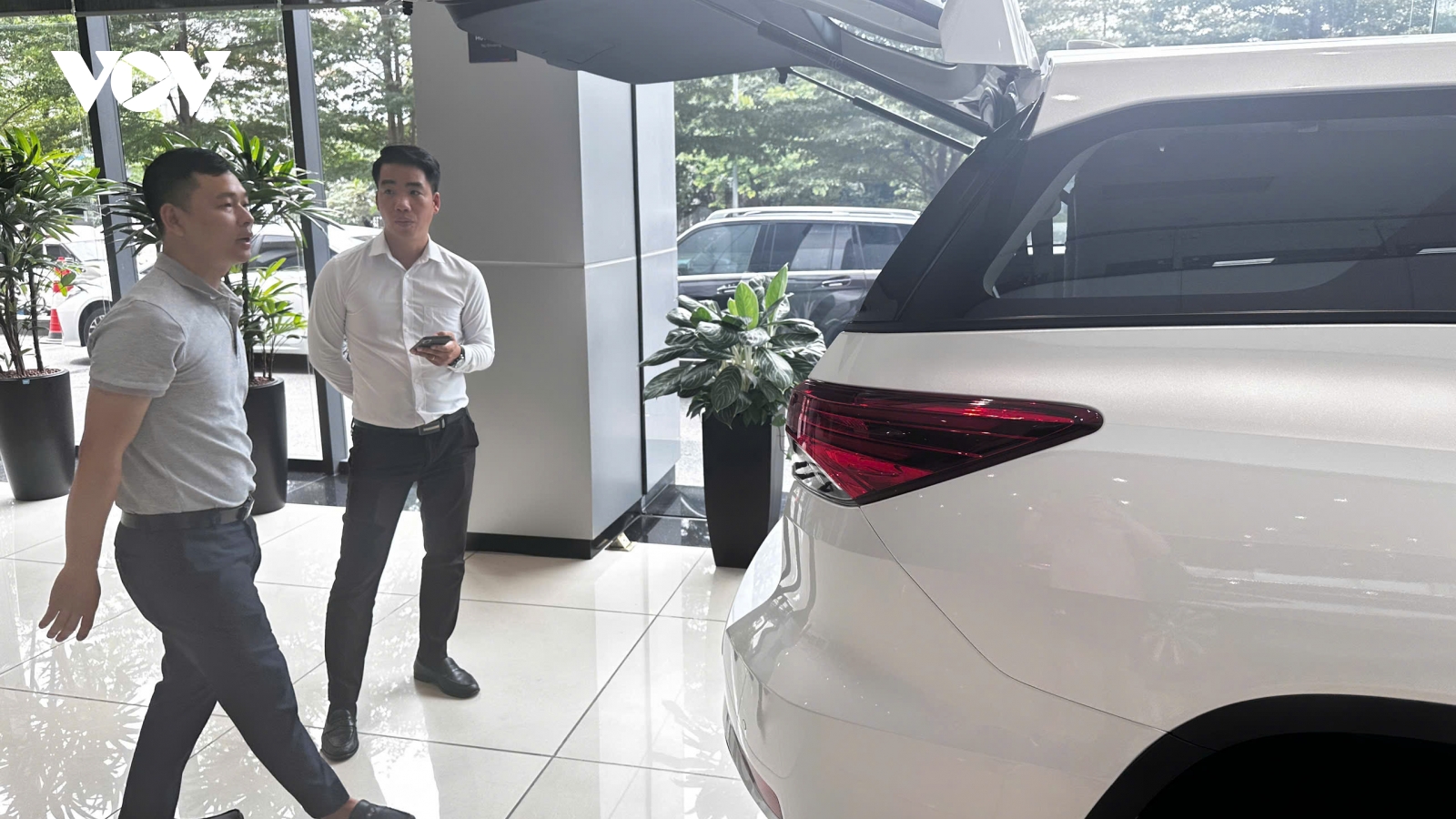 Thị trường ô tô Việt tăng trưởng mạnh trong tháng 10/2025