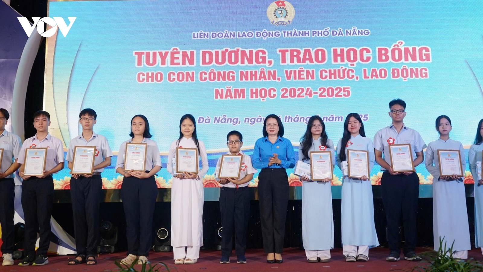 Đà Nẵng trao học bổng tặng con công nhân, viên chức lao động