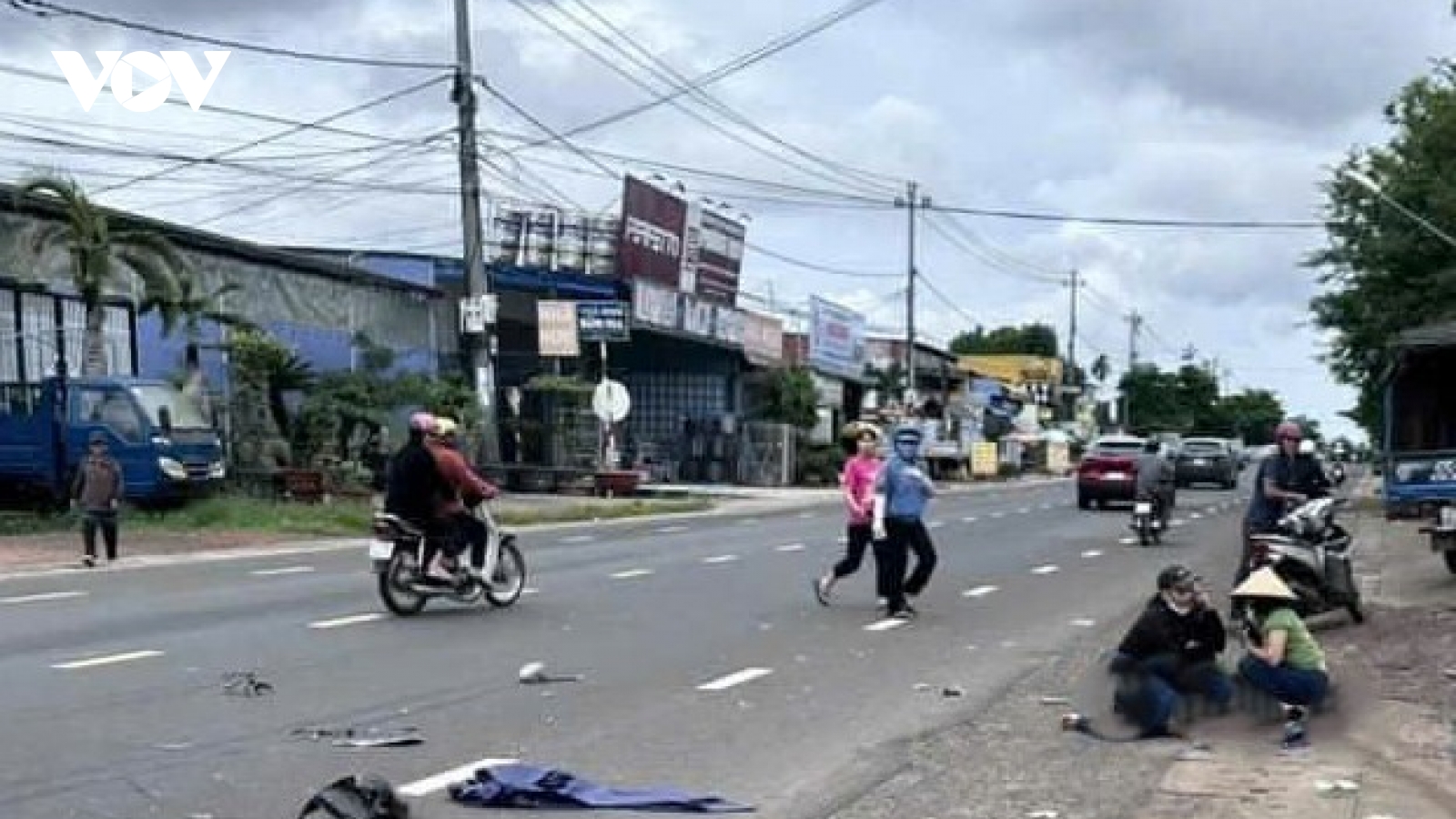 Va chạm với xe tải, nam thanh niên đi xe máy tử vong trong bệnh viện