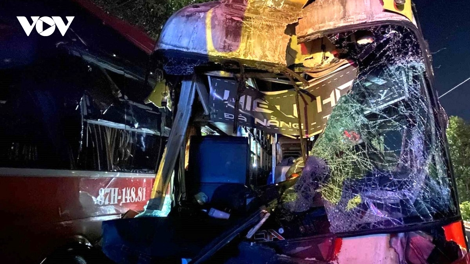 Bản tin tổng hợp: Tông xe liên hoàn giữa 3 xe khách giường nằm trên tuyến tránh Huế