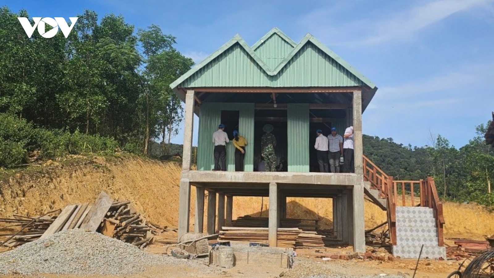 Thêm 2 tỉnh hoàn thành xóa nhà tạm, nhà dột nát