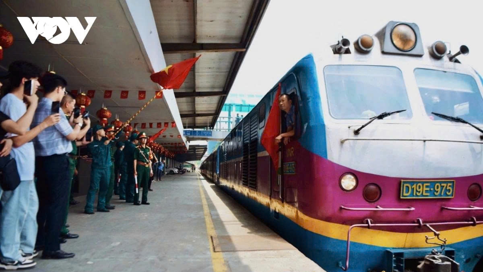 Lực lượng các tỉnh phía Nam tham gia diễu binh chào mừng Quốc khánh 2/9 đến ga Hà Nội