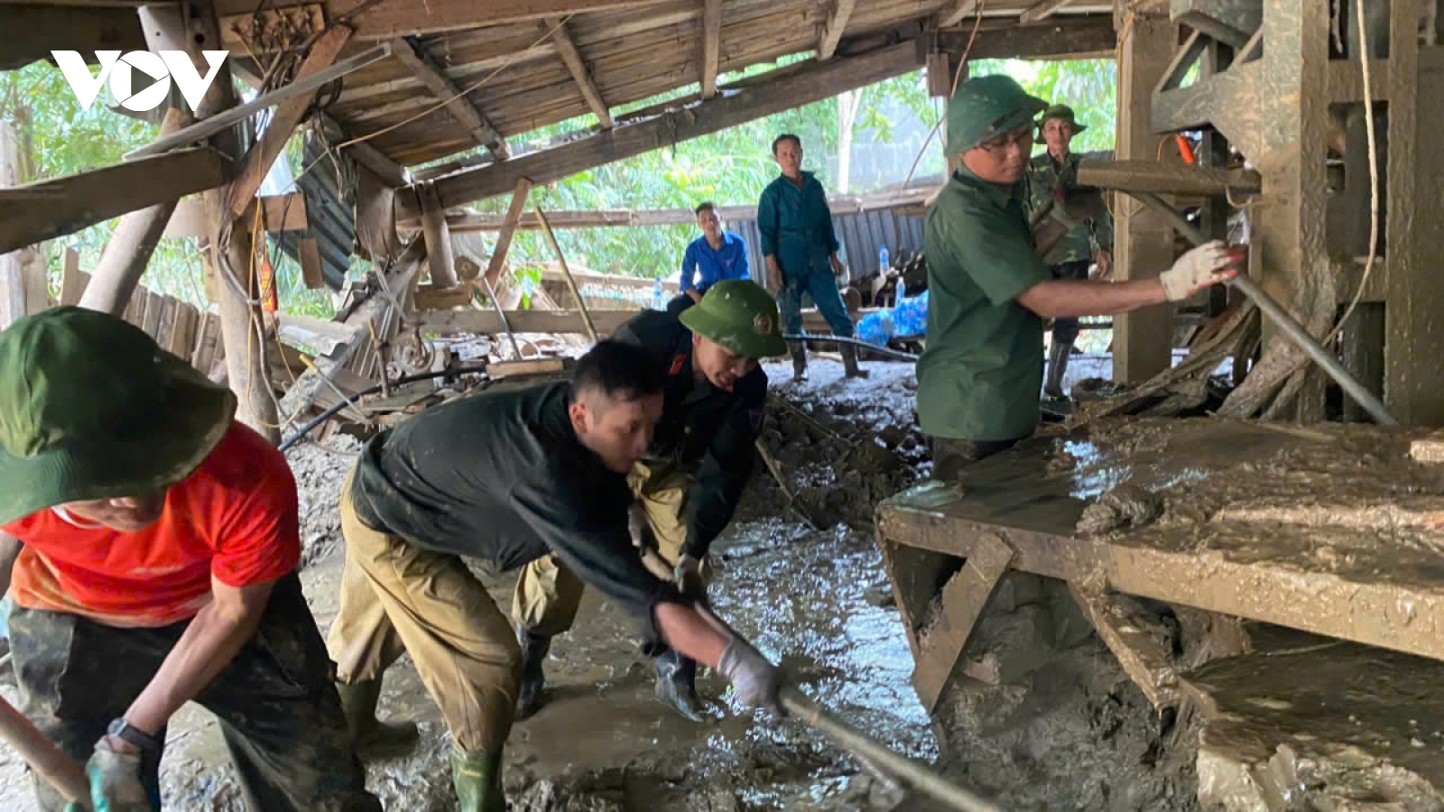 Người dân vùng lũ khó khăn chồng chất tại Nghệ An