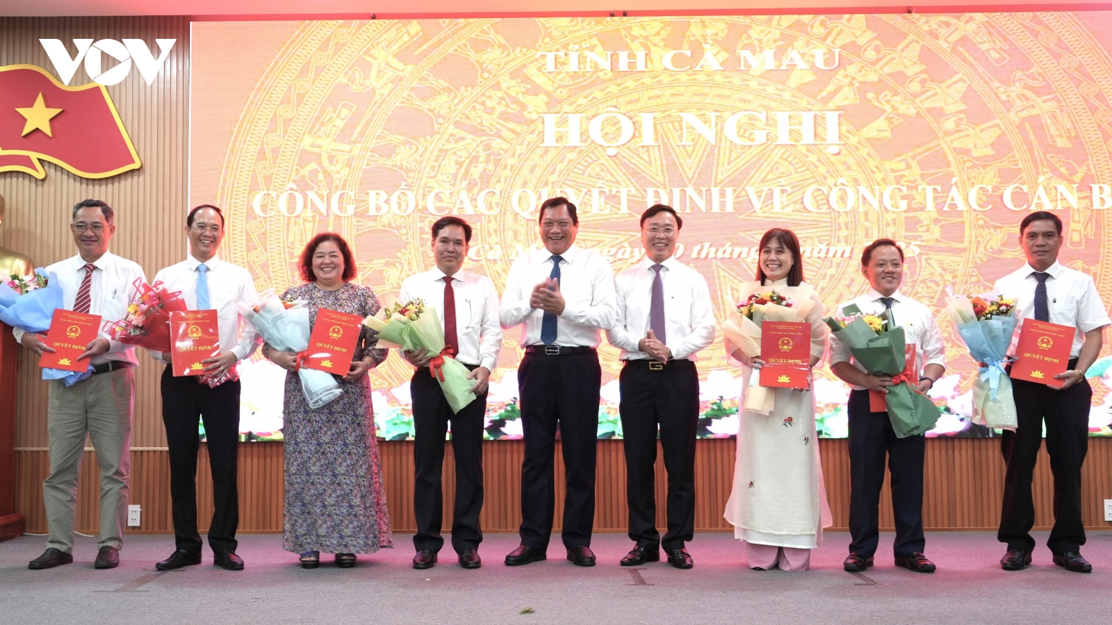 UBND tỉnh Cà Mau công bố các quyết định nhân sự