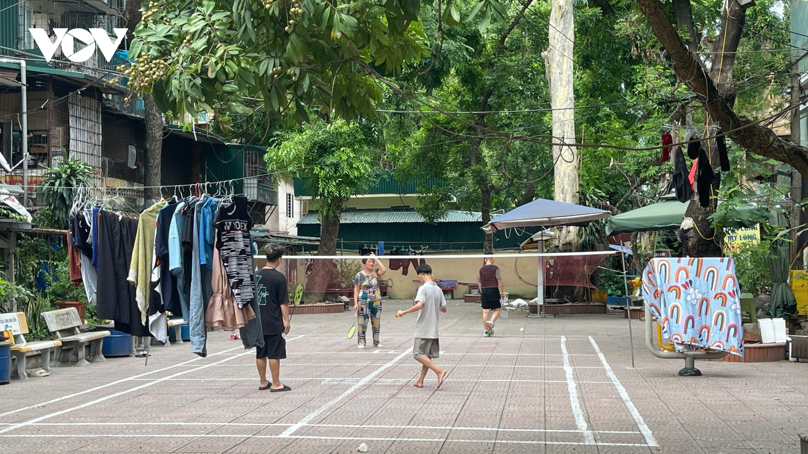 Sân chơi trẻ em ở Hà Nội vốn đã thiếu còn bị chiếm dụng