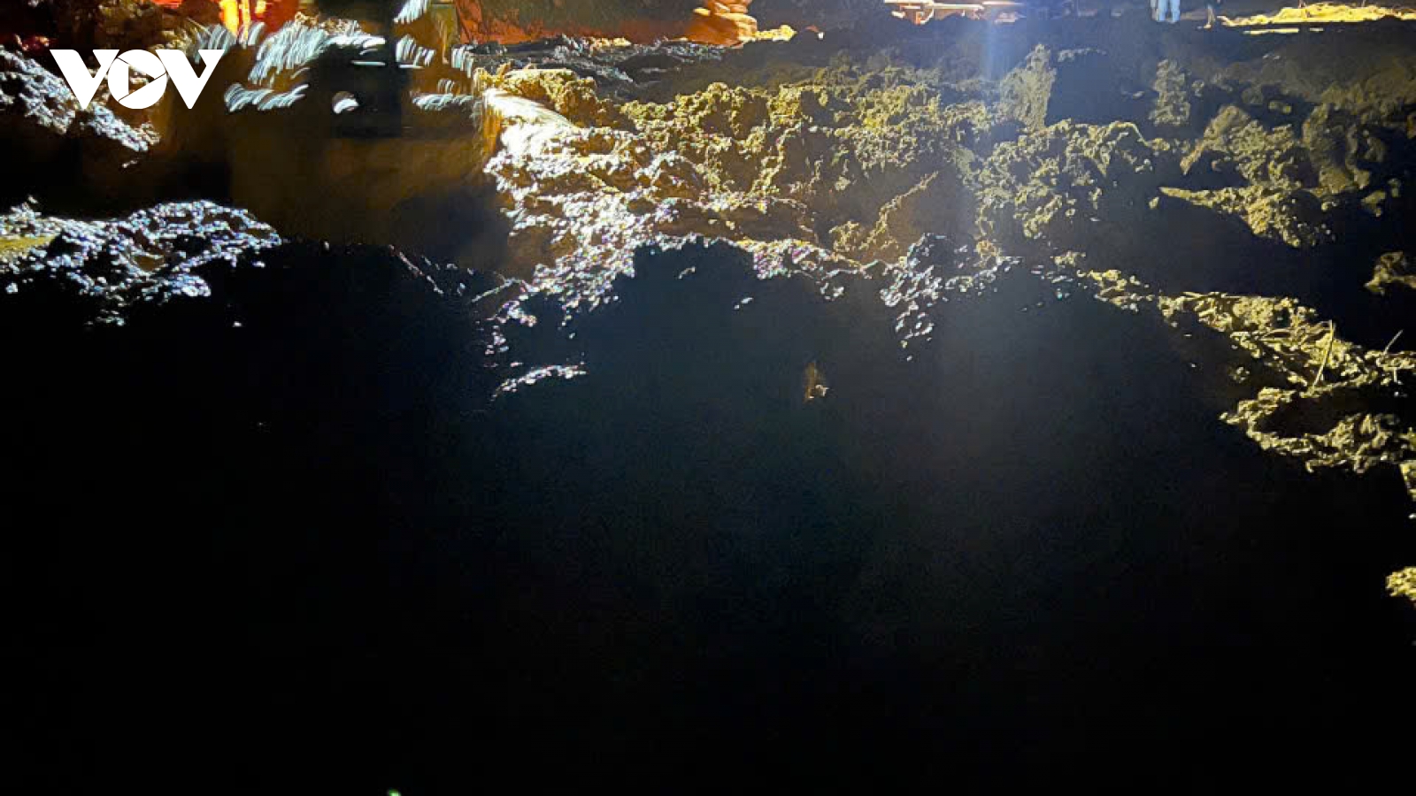 Tiếp tục sạt lở, ách tắc giao thông trên quốc lộ 4G ở Sơn La