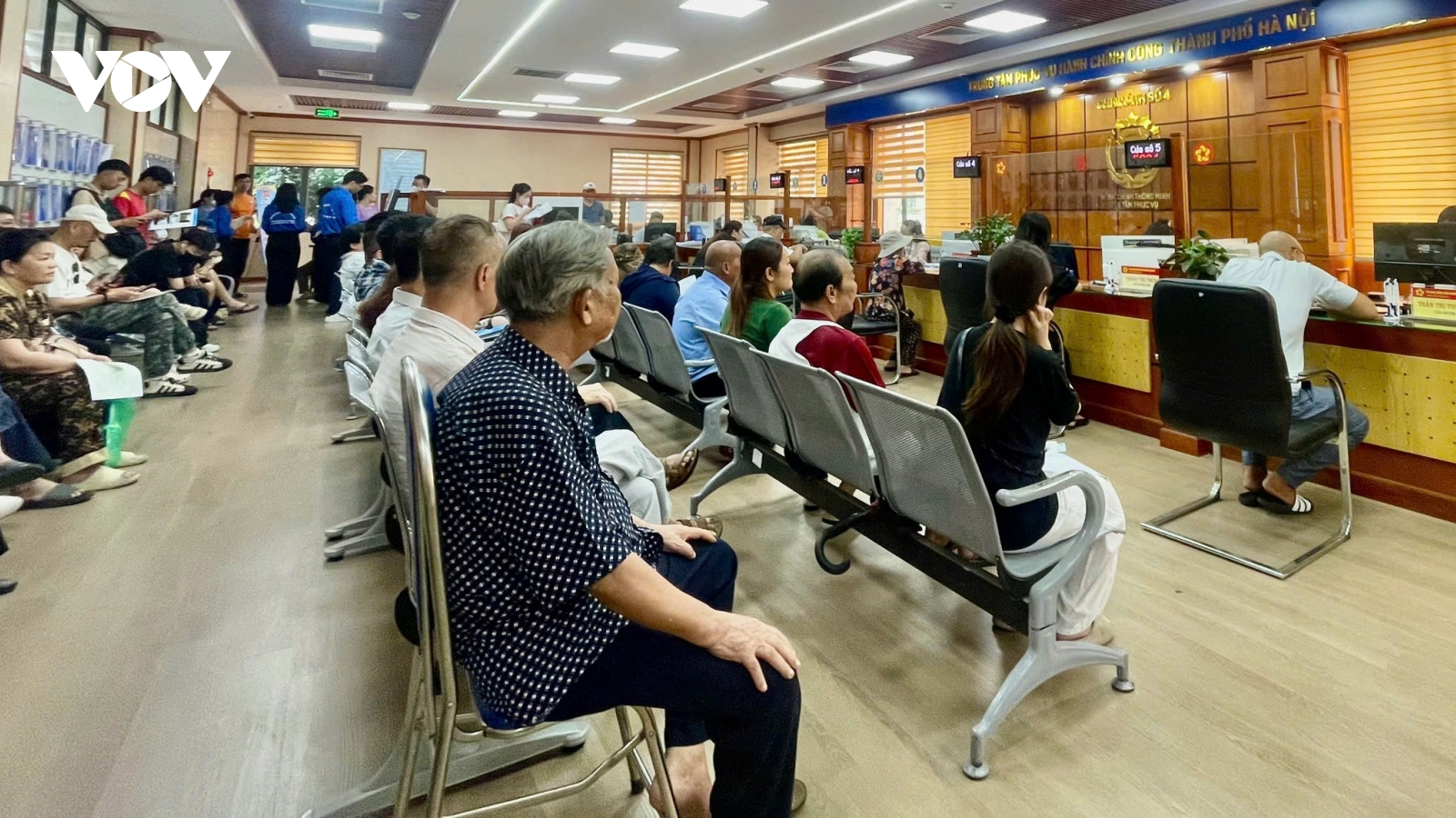 Chính quyền hai cấp tại Hà Nội vào guồng nhưng chưa hết vướng