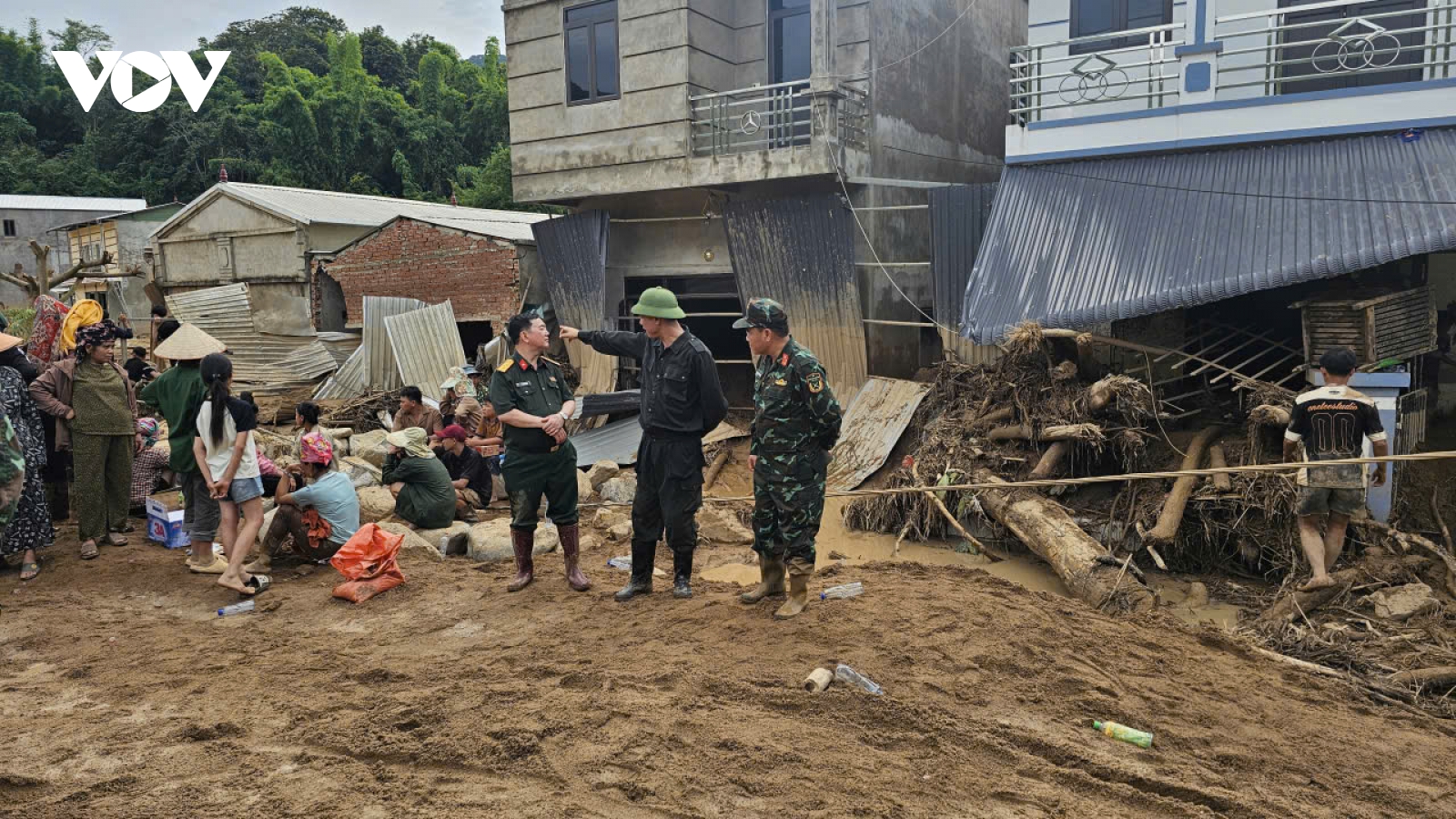 Sơn La hỗ trợ người dân vùng lũ Sông Mã di dời đến nơi an toàn