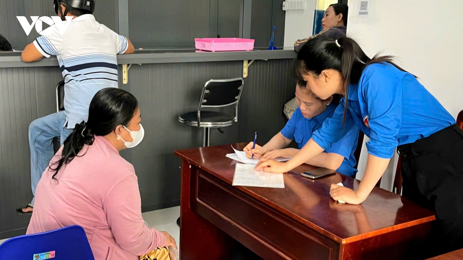 Thanh niên Cần Thơ chung tay hỗ trợ người dân làm thủ tục hành chính công