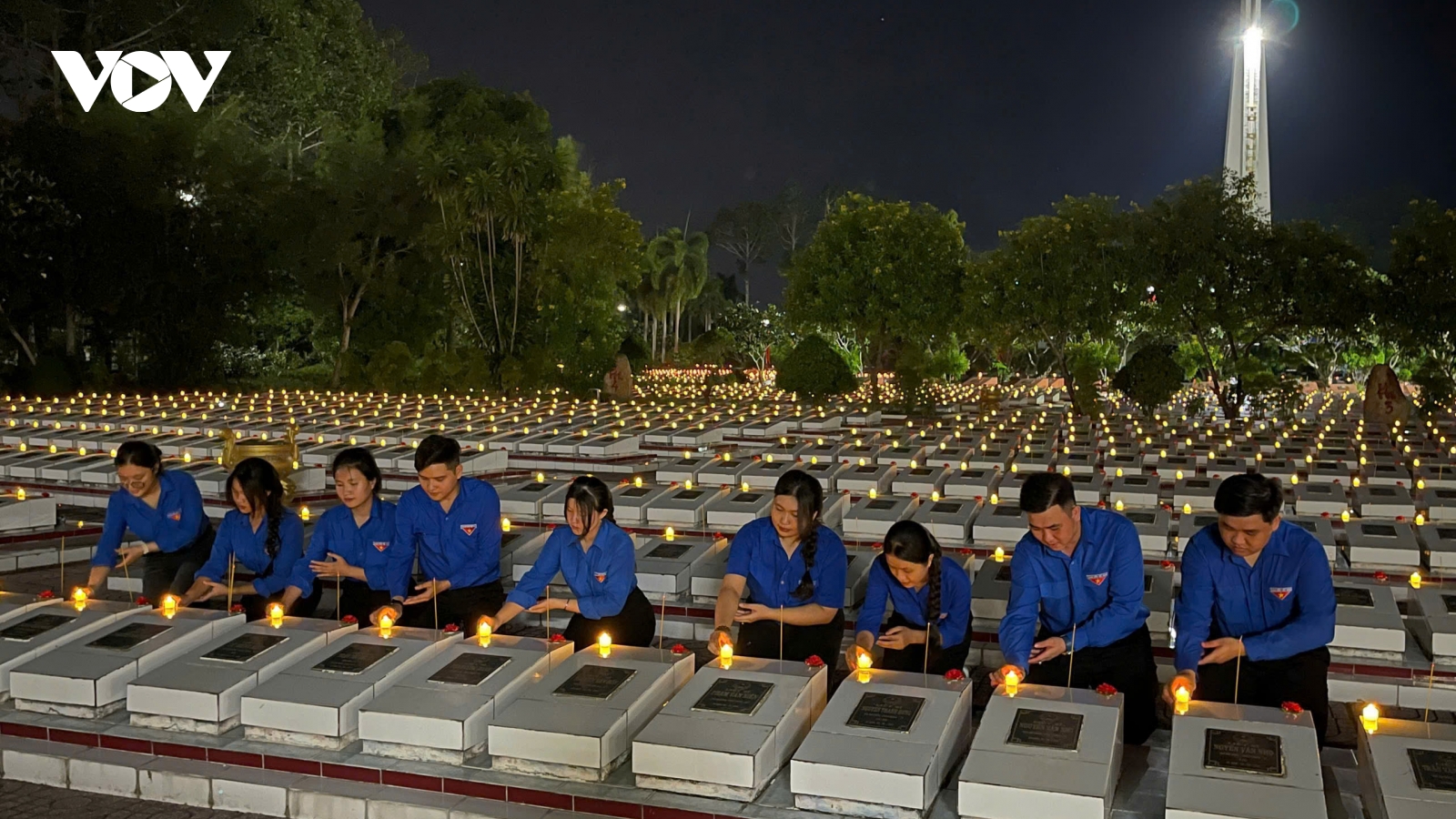 Đoàn viên, thanh niên Đồng Tháp thắp nến tri ân Anh hùng liệt sĩ