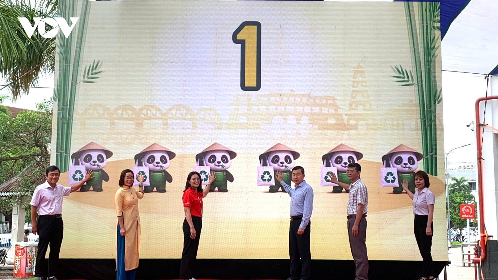 Huế phát động “tháng không túi ni lông 2025” với chủ đề “mang xanh về nhà”