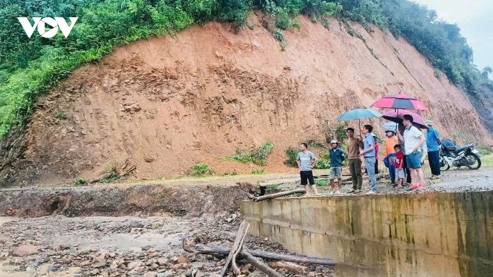 Mưa lũ gây sạt lở, chia cắt giao thông tại nhiều xã vùng cao Điện Biên