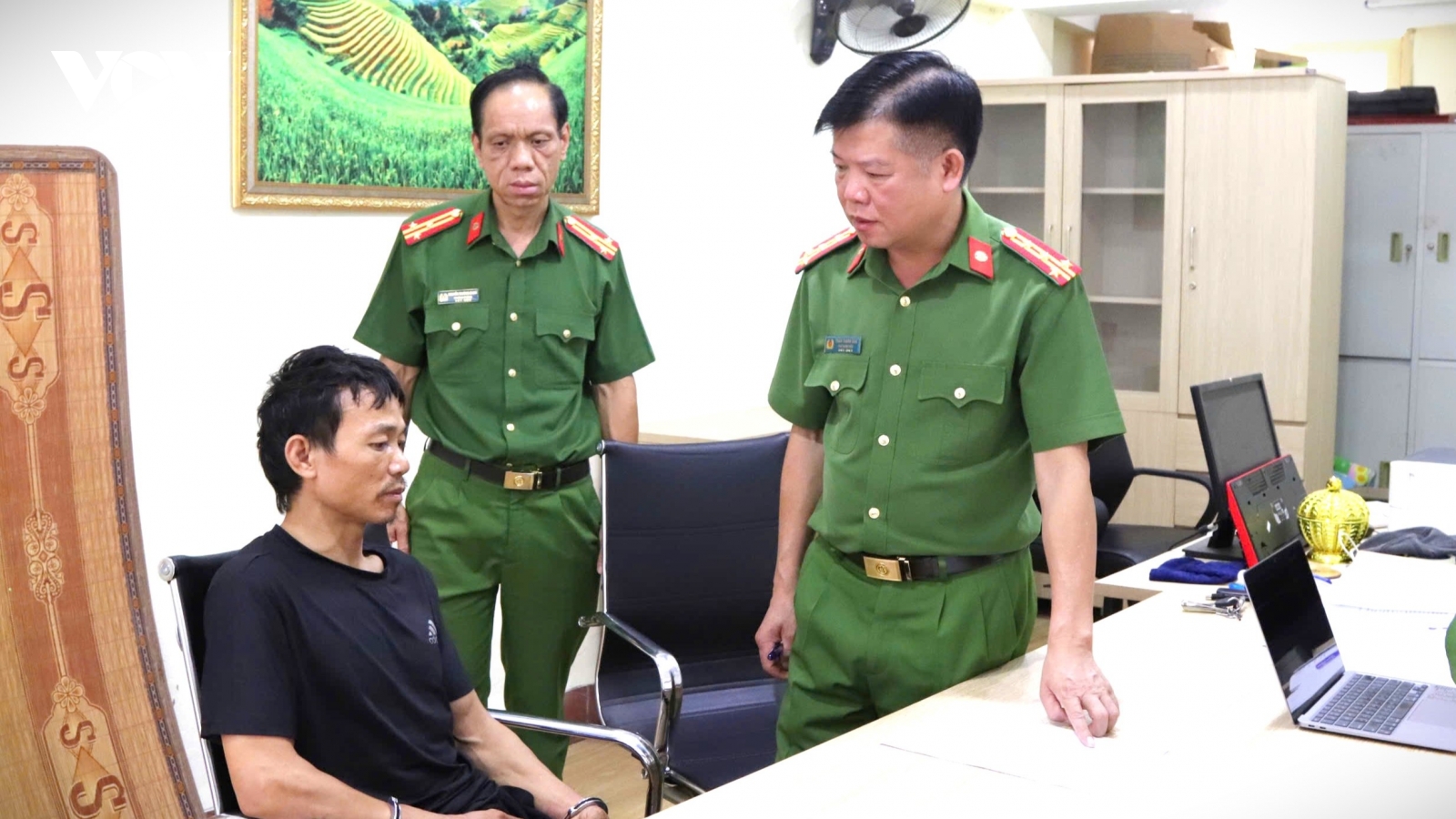 Từ Nghệ An lên Sơn La giả là người chữa bệnh rồi hiếp dâm bé gái dưới 16 tuổi