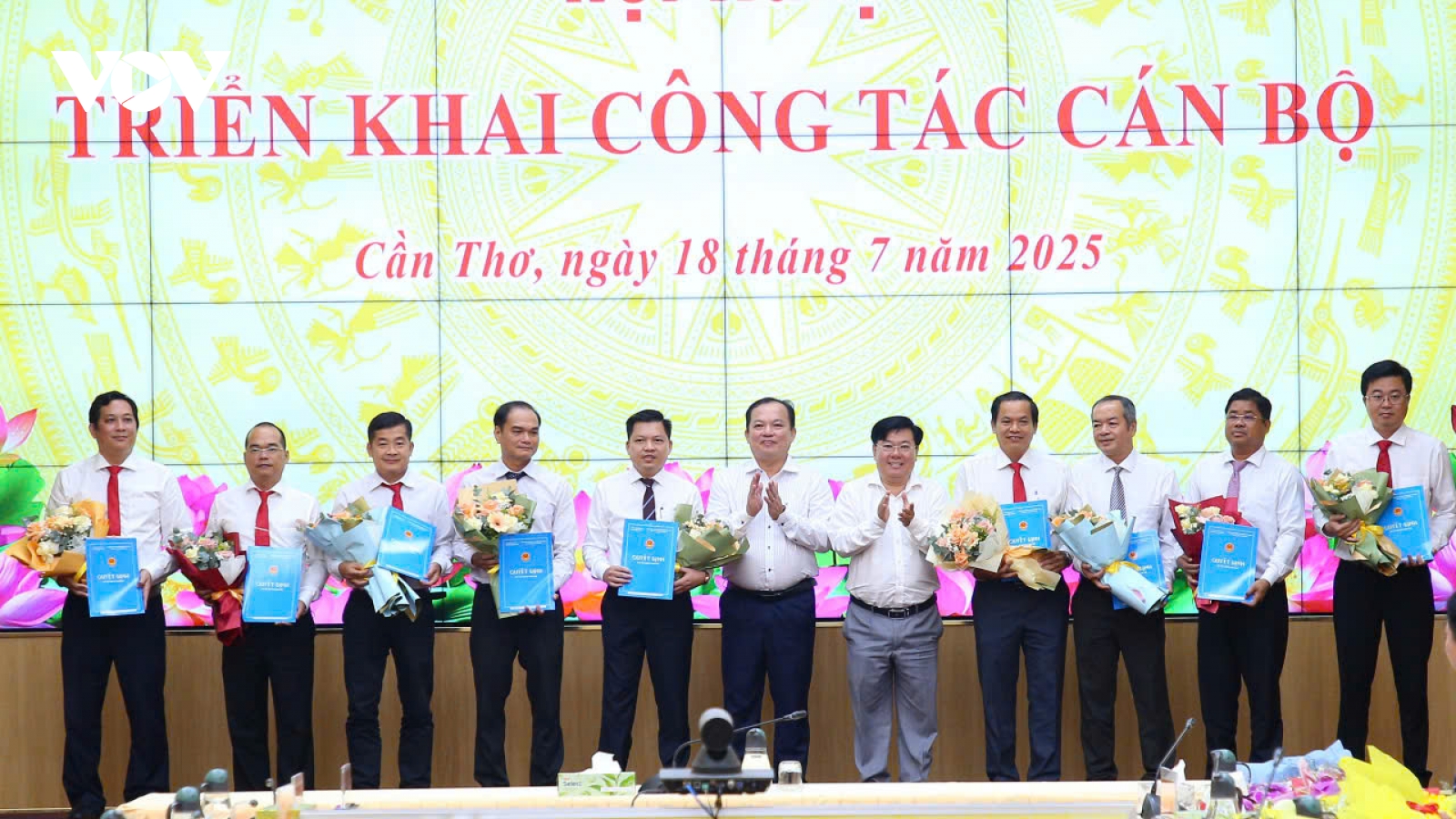 Công bố các quyết định của Chủ tịch UBND thành phố Cần Thơ về công tác cán bộ