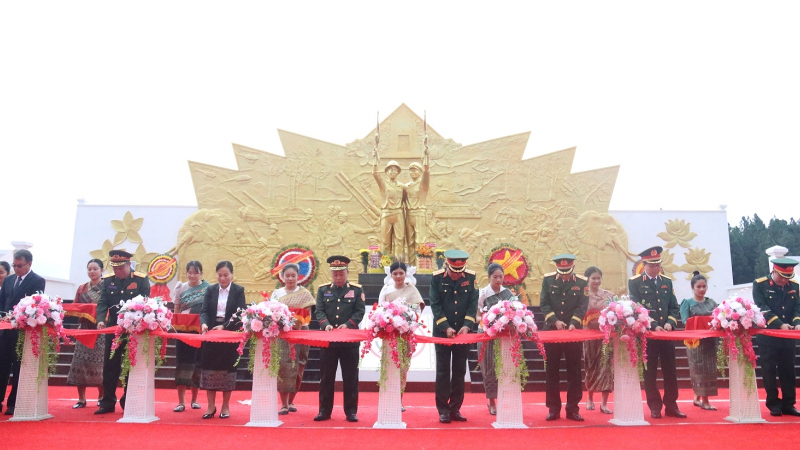Hoàn thành nâng cấp Đài tưởng niệm liên minh chiến đấu Lào - Việt Nam