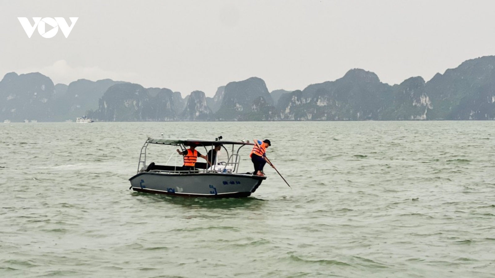 Vụ lật tàu tại Vịnh Hạ Long: Tìm thấy thêm thi thể một nạn nhân