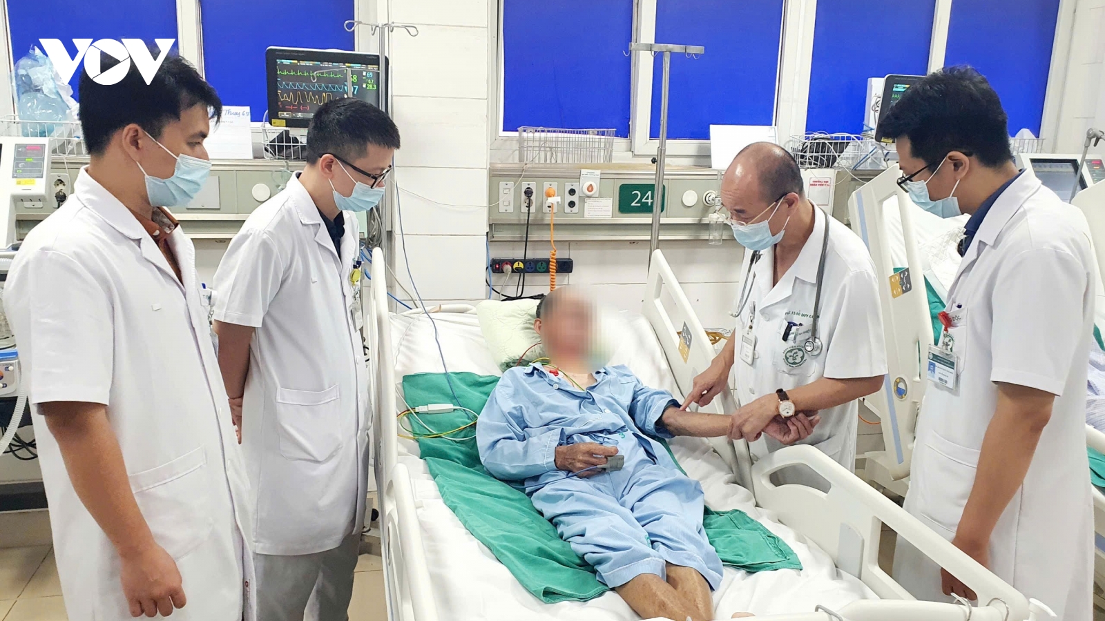 Sức khỏe các bệnh nhân trong vụ ăn tiết canh ở Hưng Yên giờ ra sao?