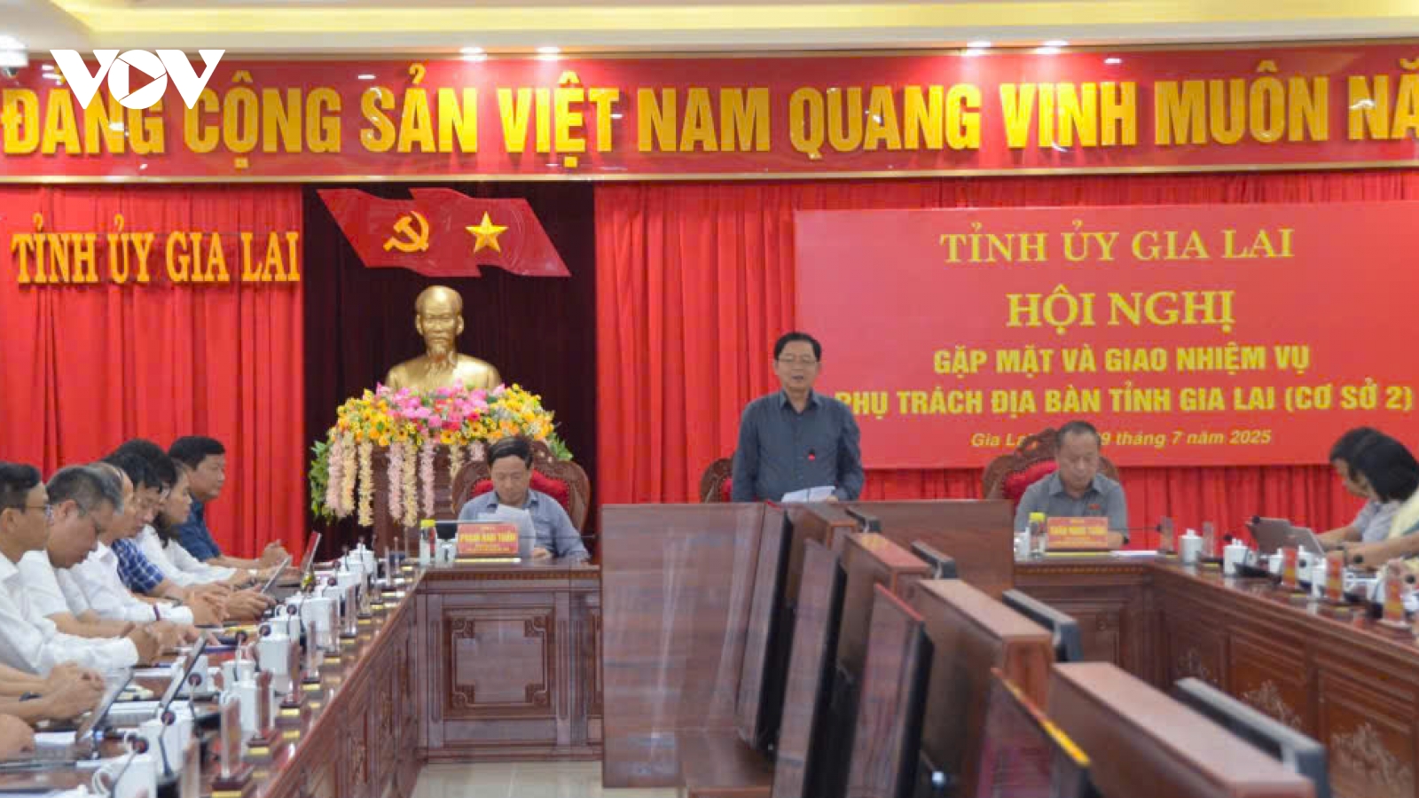 Tỉnh ủy Gia Lai gặp mặt và giao nhiệm vụ cho cán bộ cơ sở 2 của tỉnh