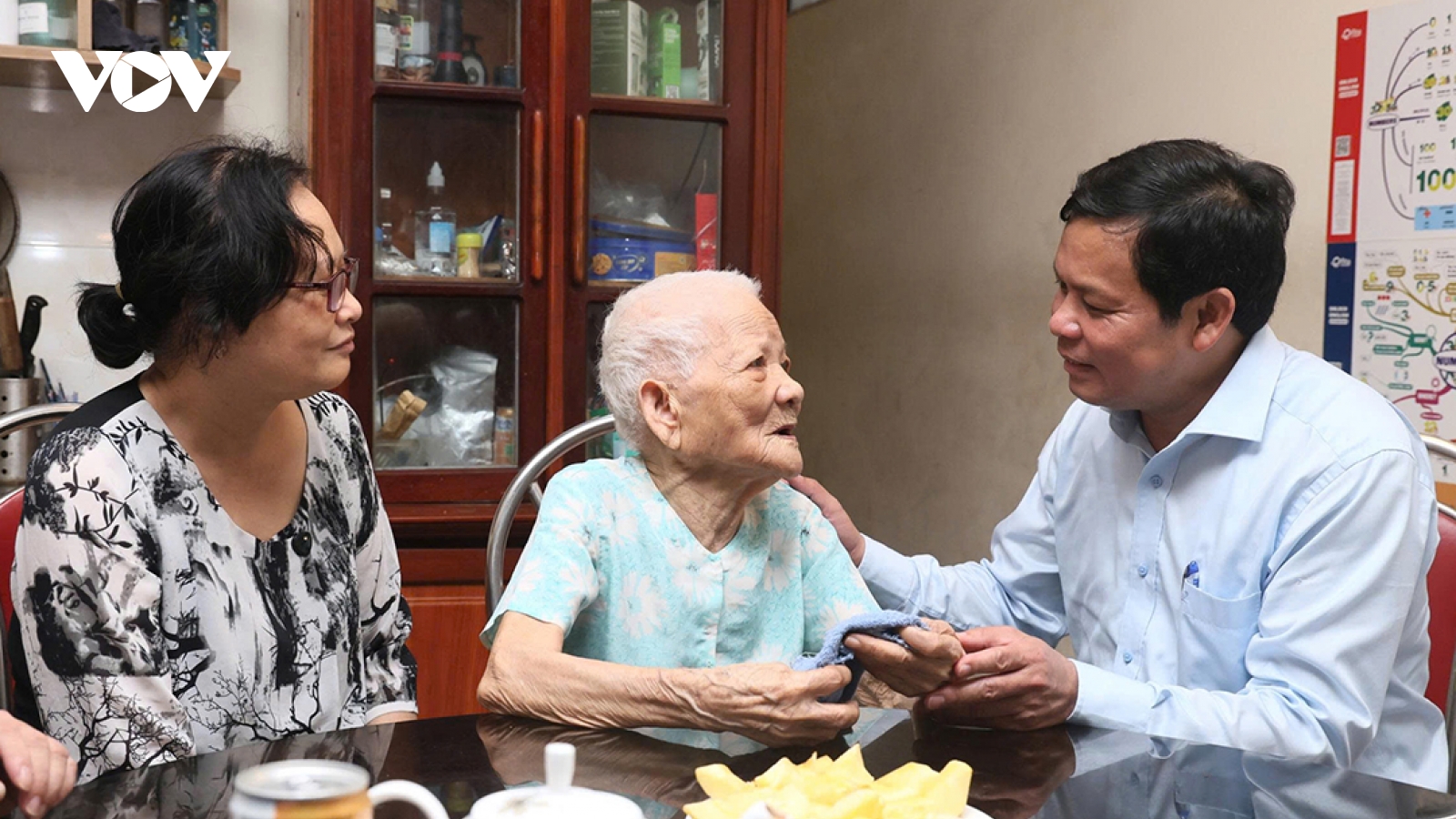 Các địa phương thăm hỏi người có công, gia đình chính sách nhân dịp kỷ niệm 27/7