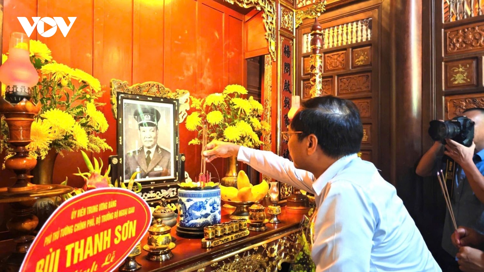 Phó Thủ tướng Bùi Thanh Sơn dâng hương tưởng niệm Đại tướng Lê Đức Anh