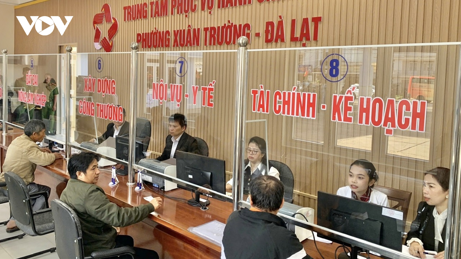 Lâm Đồng: 124 đơn vị cấp xã chính thức đi vào hoạt động phục vụ nhân dân
