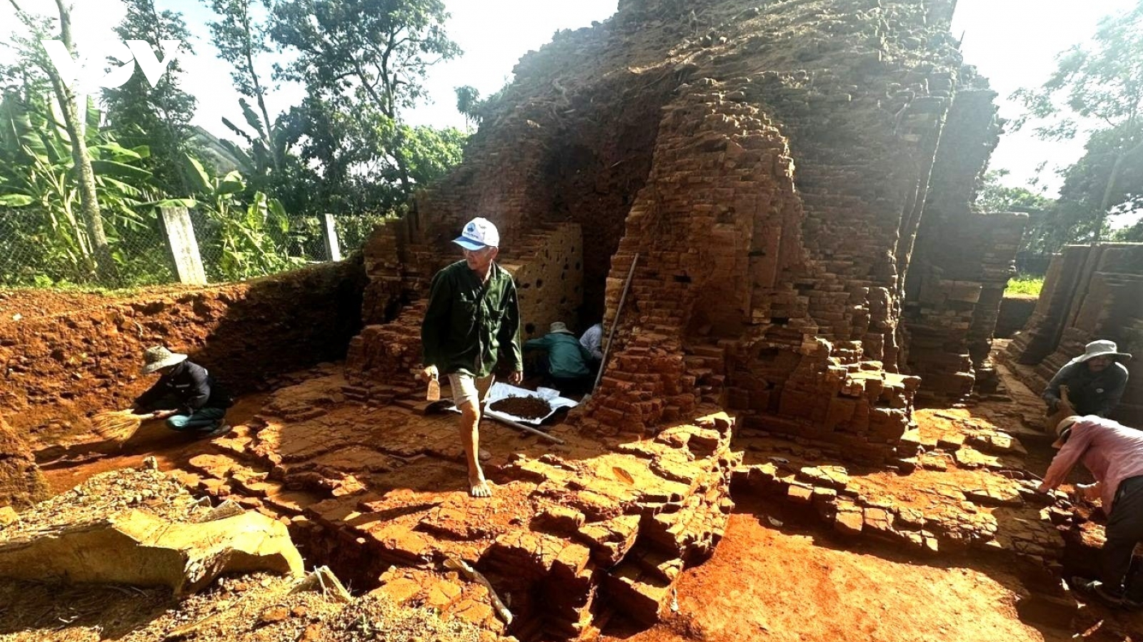 Thêm nhiều bí ẩn được phát lộ tại di tích Tháp đôi Liễu Cốc