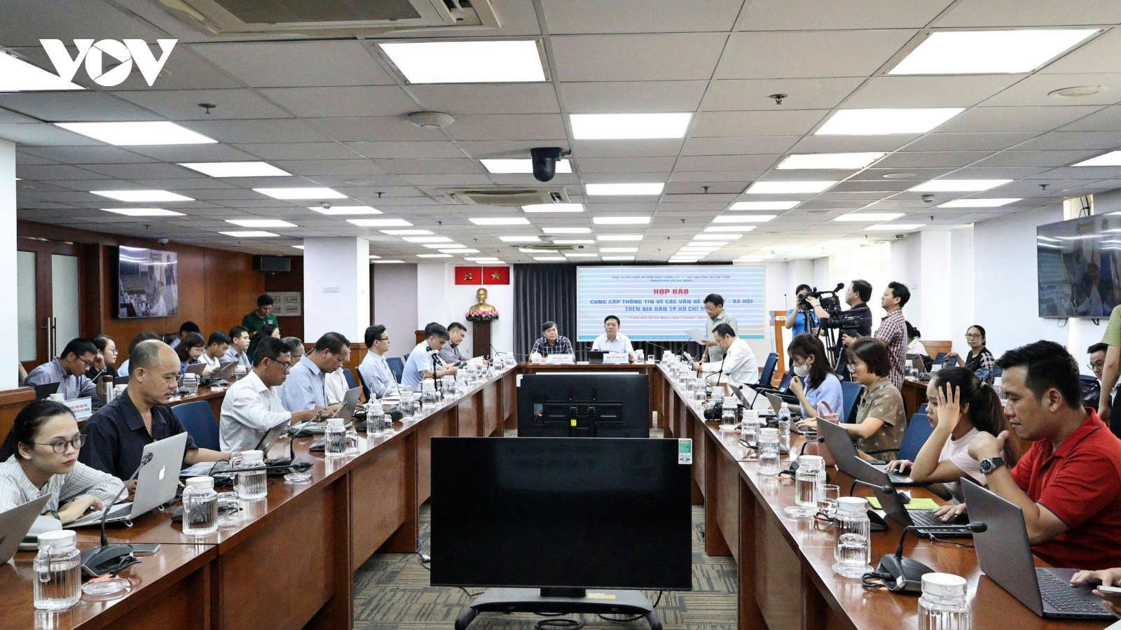 Lý do ngày thứ 2 sau sáp nhập, chỉ có 1 người đi xe đưa đón lên TP.HCM làm việc