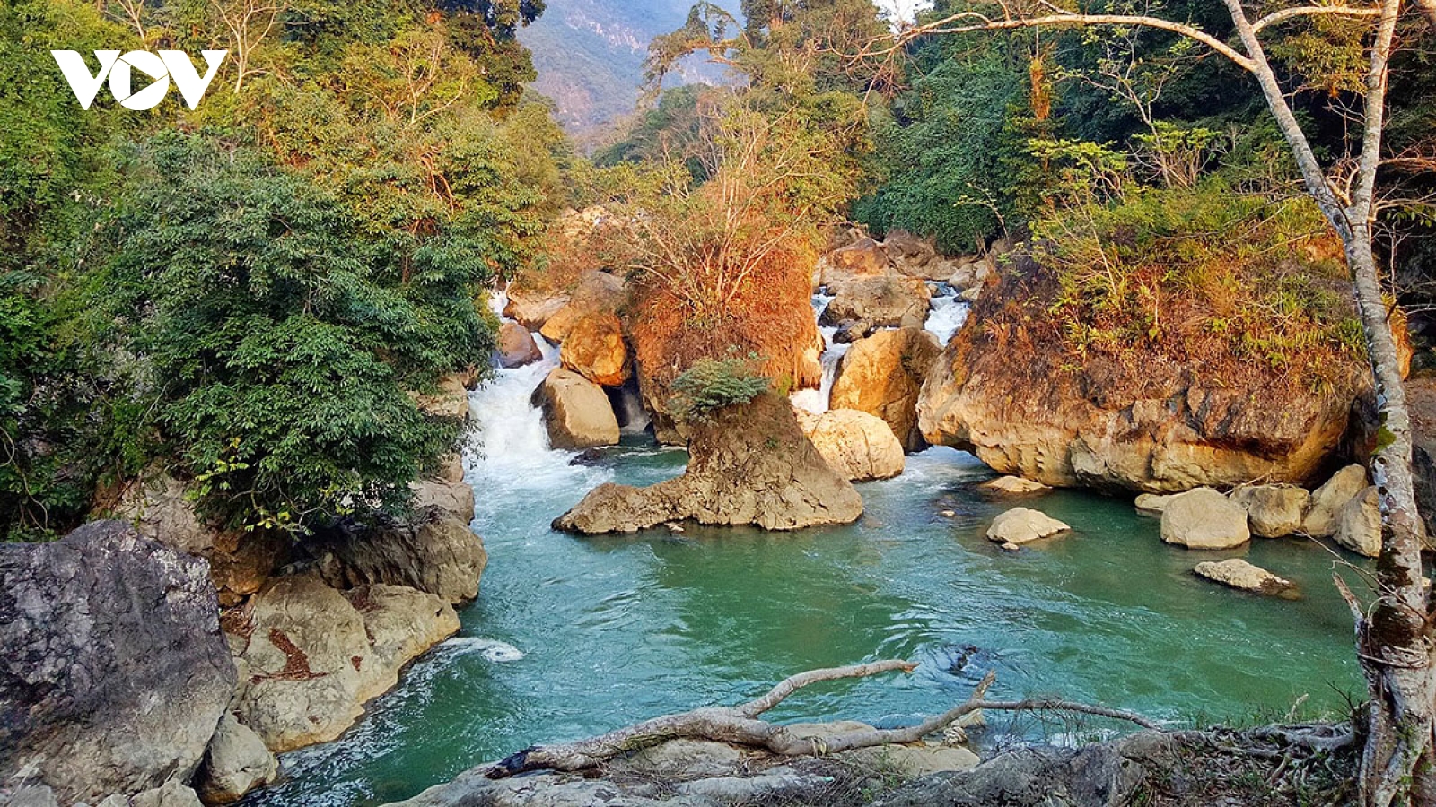 Thác Đầu Đẳng - thác nước hoang sơ nhất ở châu Á dành cho du khách