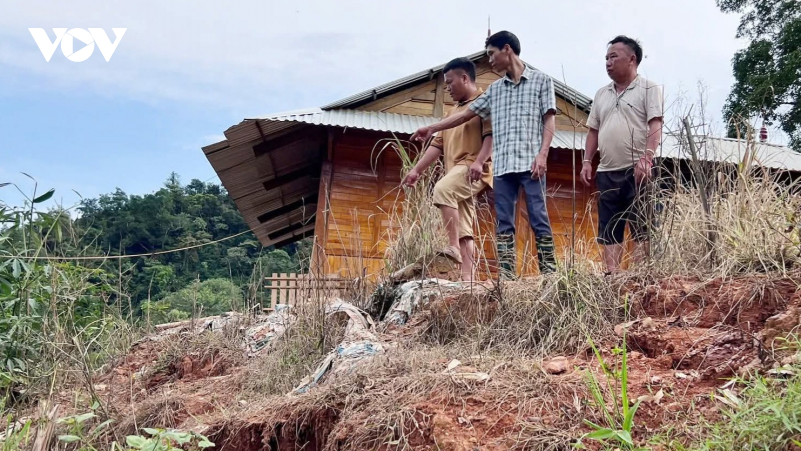 Xuất hiện vết nứt lớn đe dọa an toàn của hơn 70 hộ dân ở xã Nậm Ty, Sơn La