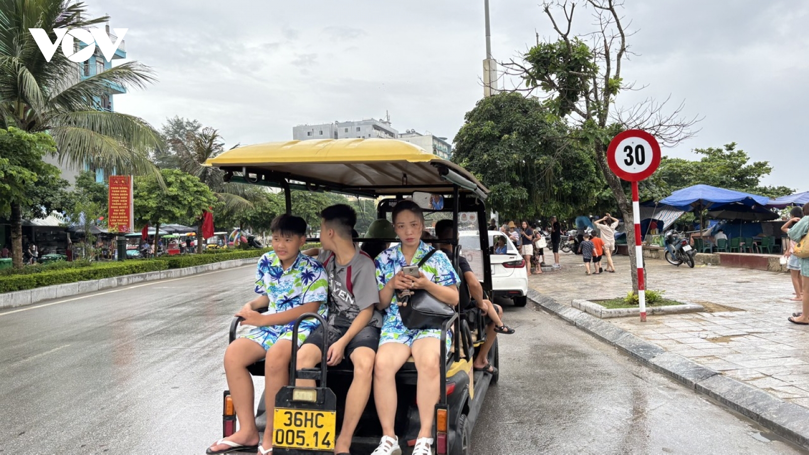 Sầm Sơn cắm biển giới hạn tốc độ để xe điện tiếp tục hoạt động phục vụ du lịch